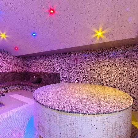 Luxury In Belvedere Club 아파트 반스코